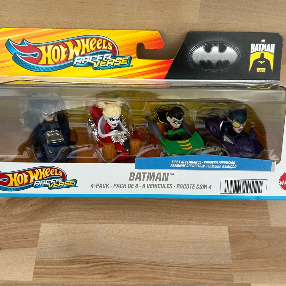 Hot Wheels Racer Verse Batman 4-Pack DC First Appearance Robin Harley Catwoman